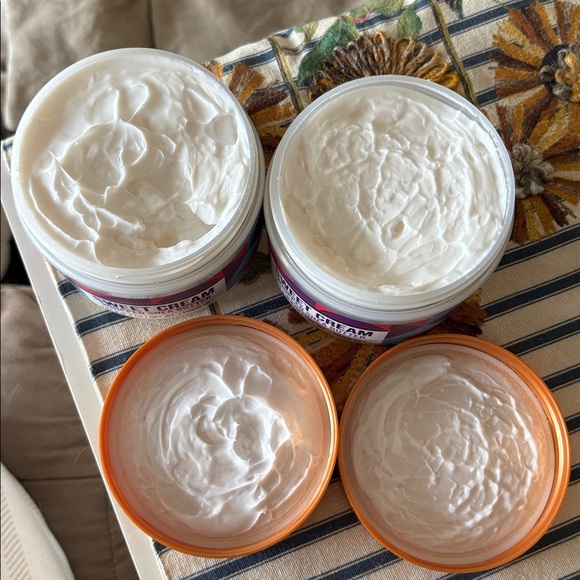 Sweet Cream Whipped Shea Butter Tree Hut Set - Picture 5 of 5